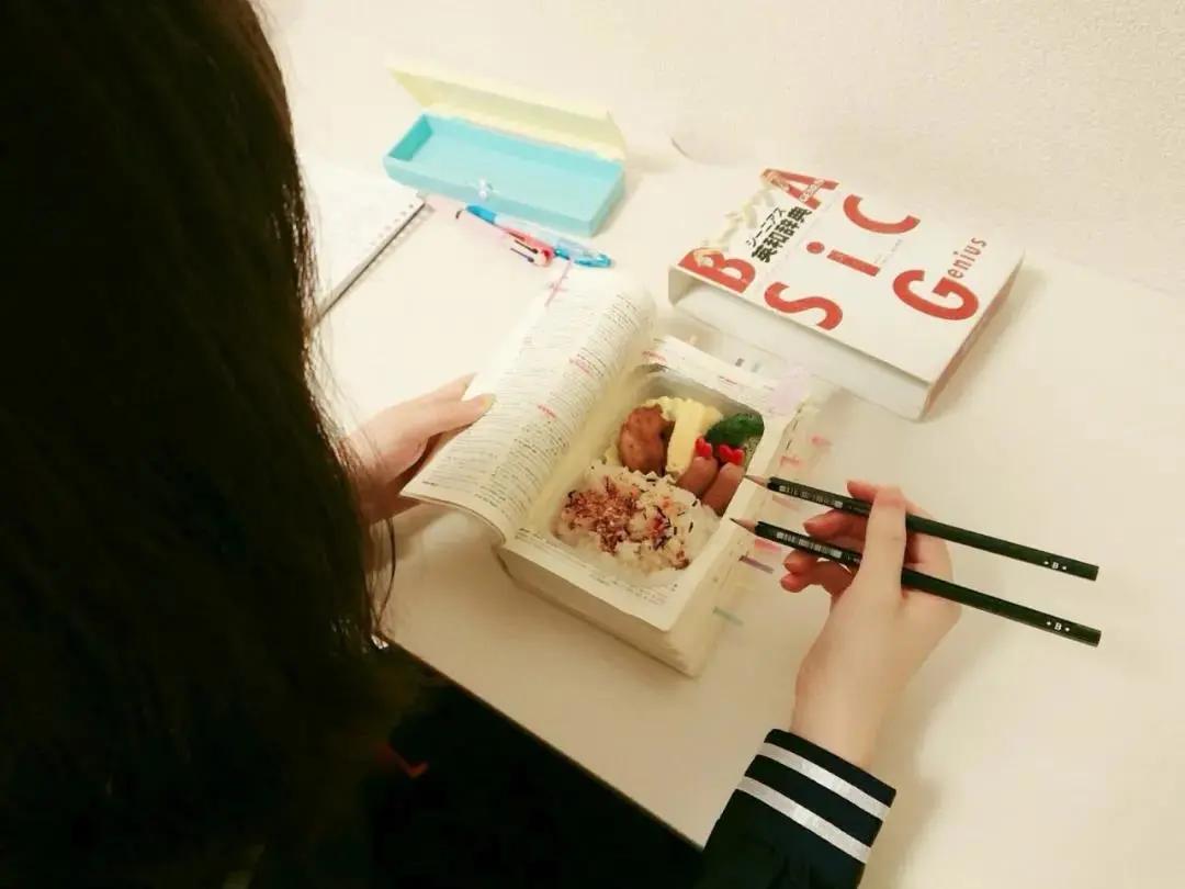 日本女版“手工耿”凭沙雕发明火遍全网，她还是个偶像女团成员？