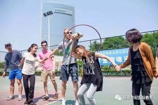 年会玩什么游戏最有意思,适合过年玩的年会游戏