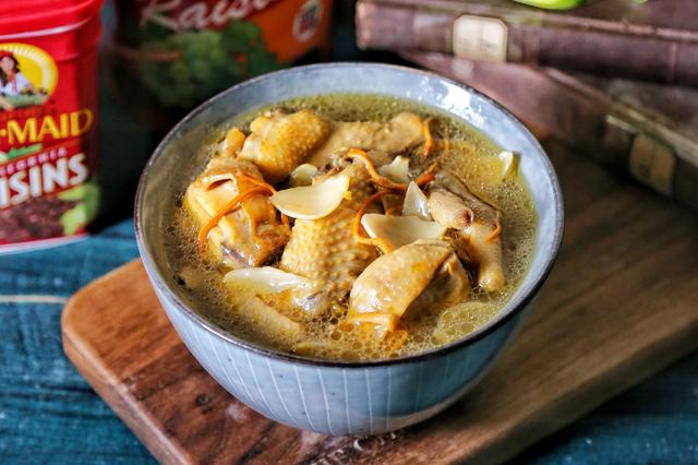 陈小春亲自做催奶汤，200港币买白胡椒，应采儿：希望能催多点奶