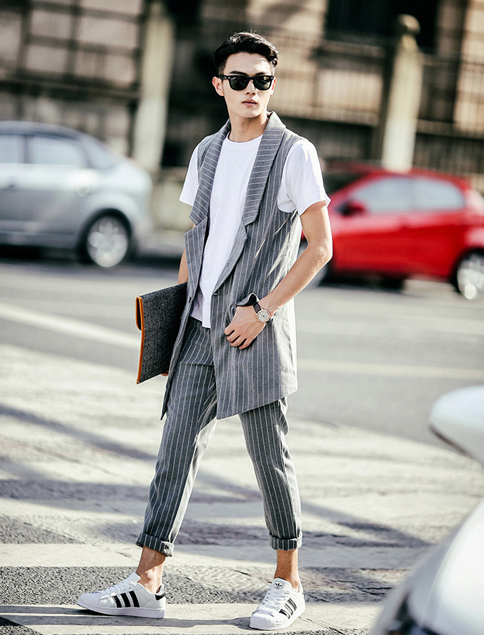 马甲这样搭配最显时髦风范,马甲怎么穿搭配才好看