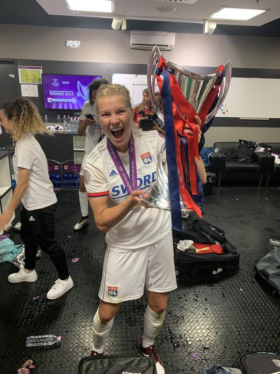 疫情期间巴萨收入多少钱,巴萨女足和梅西