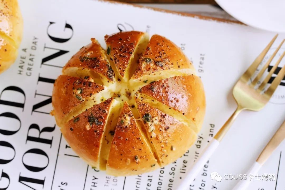 网红蒜香芝士面包,网红面包爆款芝士卷包
