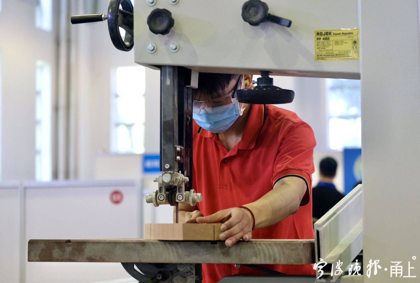 桥下拉吊环比赛直播,桥吊比武视频