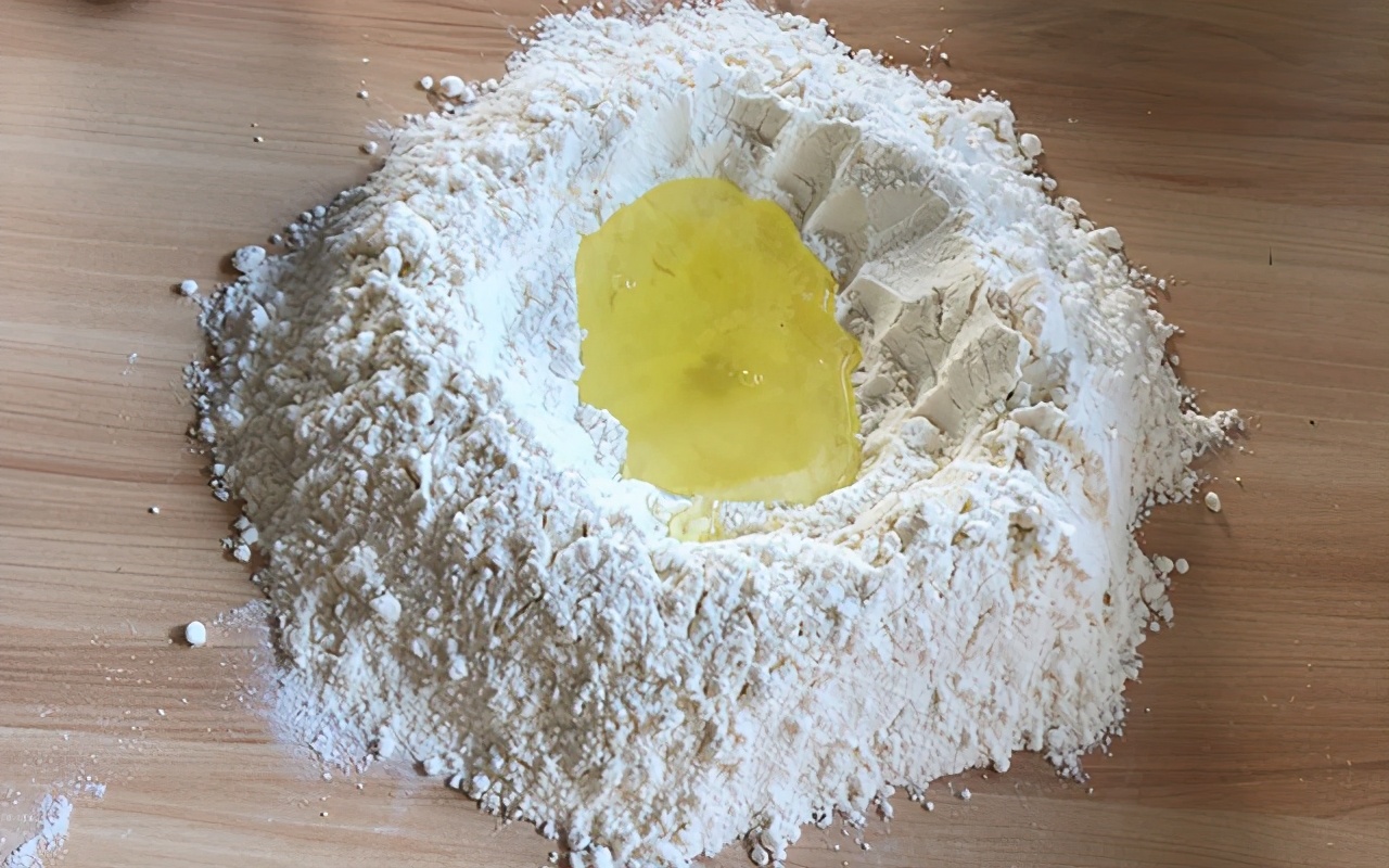 怎样做馄饨皮薄而不露,小馄饨怎么包的皮薄馅大