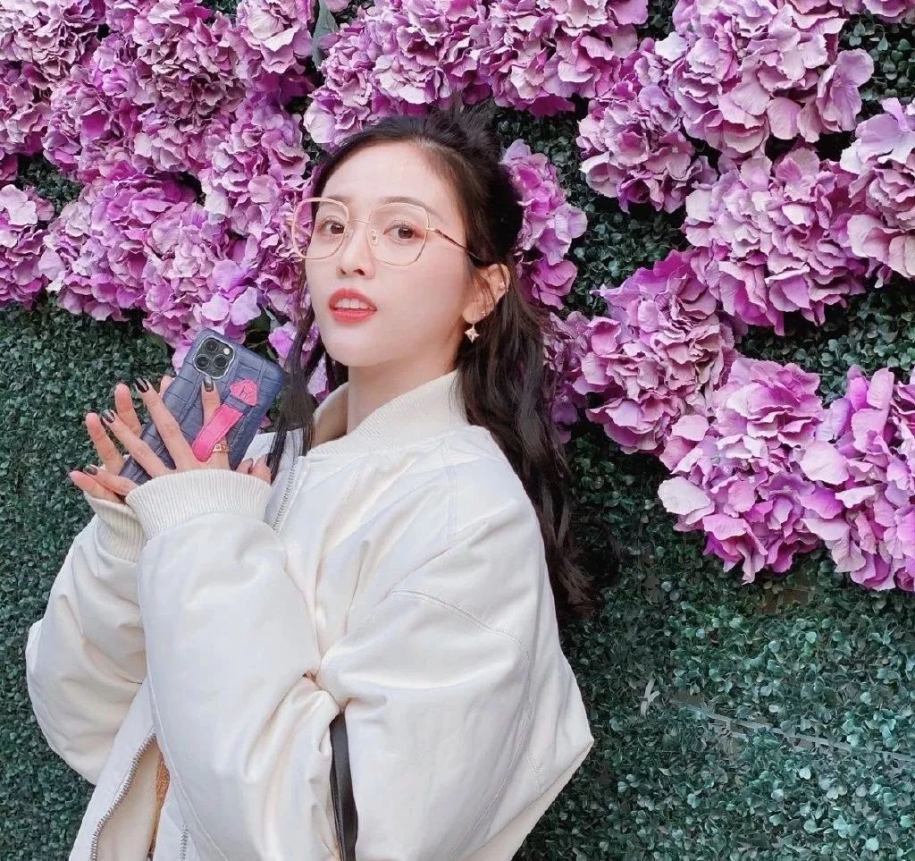 周洁琼穿砂糖匡威鞋,周洁琼鞋