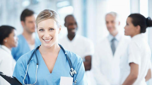 护士每个月的工资才2000多,为什么那么多人挤破了要去做?