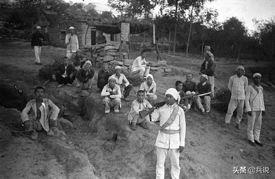 县大队遭日军精准袭击，酒馆女老板供出秘密：侦察班长是奸细