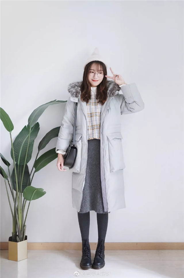 羽绒服小个子内搭裙145-150高级感,小个子羽绒服搭半身裙长度