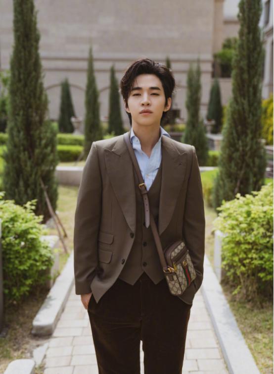 Gucci不愧是奢侈品牌，众多明星都在背它家包包，时髦又吸睛