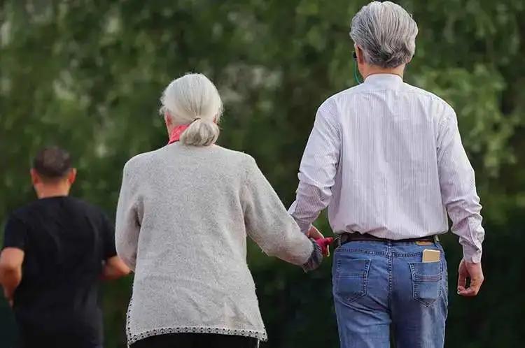 手脚冰凉失眠是阳虚吗,手脚冰凉是畏寒怕冷的一种表现吗