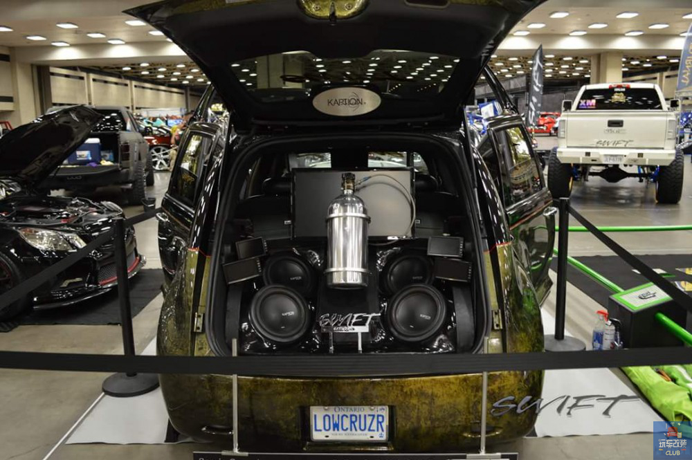 改装“剪刀门”的克莱斯勒PT漫步者,由丑变帅的蜕变过程