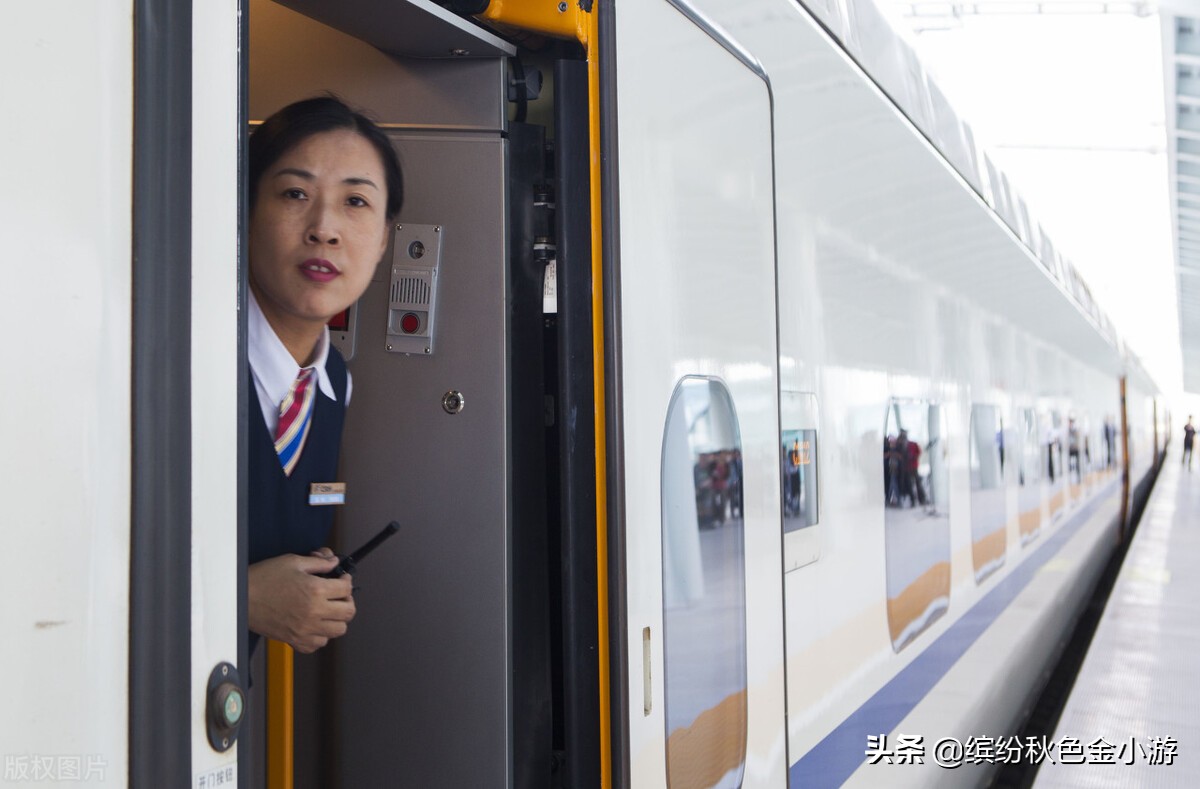 高铁是d靠窗还是f靠窗,高铁c座和d座挨着吗