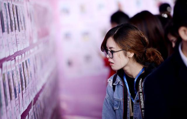 相亲女第一次约会就带去买衣服,第一次相亲女的就让买数万元东西