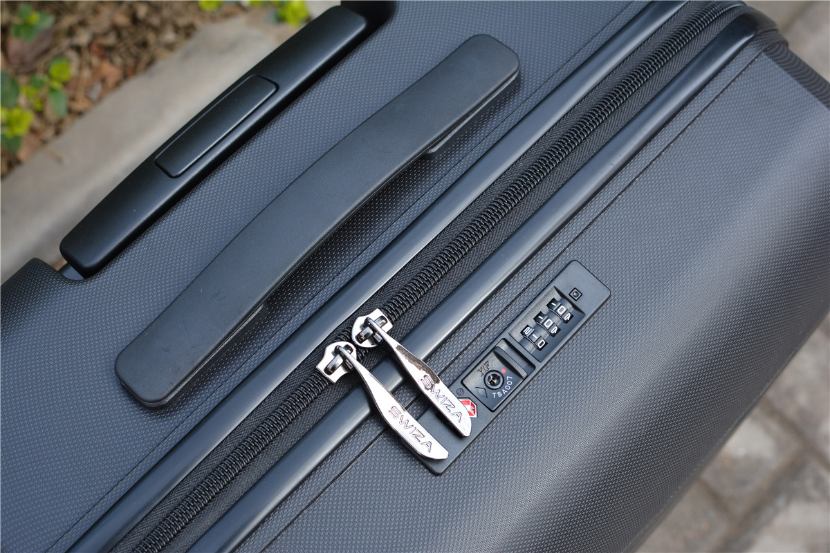 有了瑞士SWIZA行李箱，再也不用担心出差了，绝对颜值担当