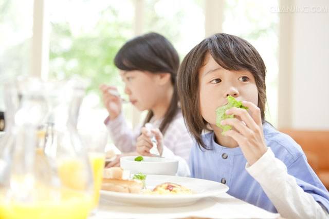 家庭教育如何用中庸之道教育孩子,家庭教育孩子的十诫