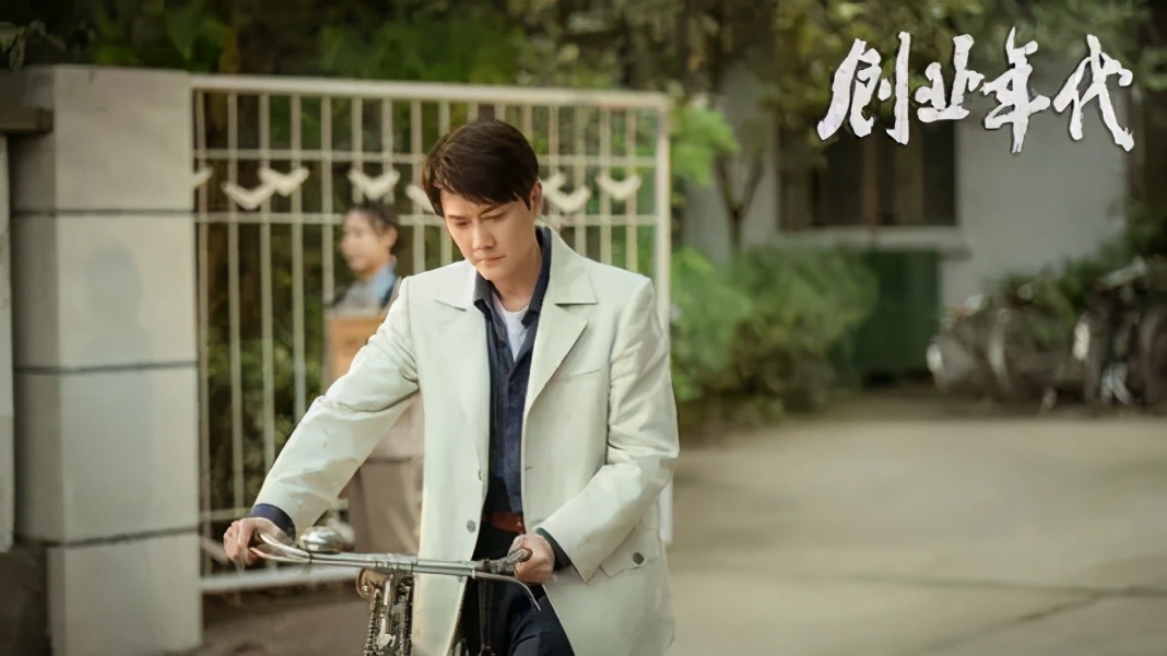 《创业年代》最“多情”的角色，两个动作之差，决定了其感情走向