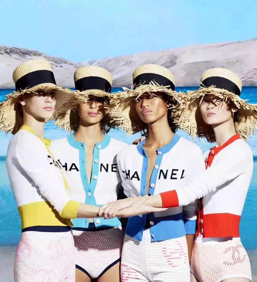 刘雯米兰时装周试装,刘雯维密走秀比心