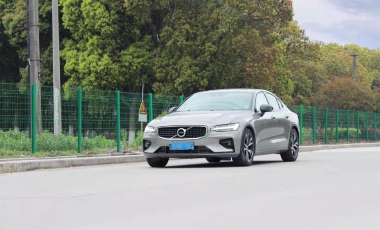 沃尔沃s60一个月的养车费大概多少,每月工资5000元养得起沃尔沃s60吗