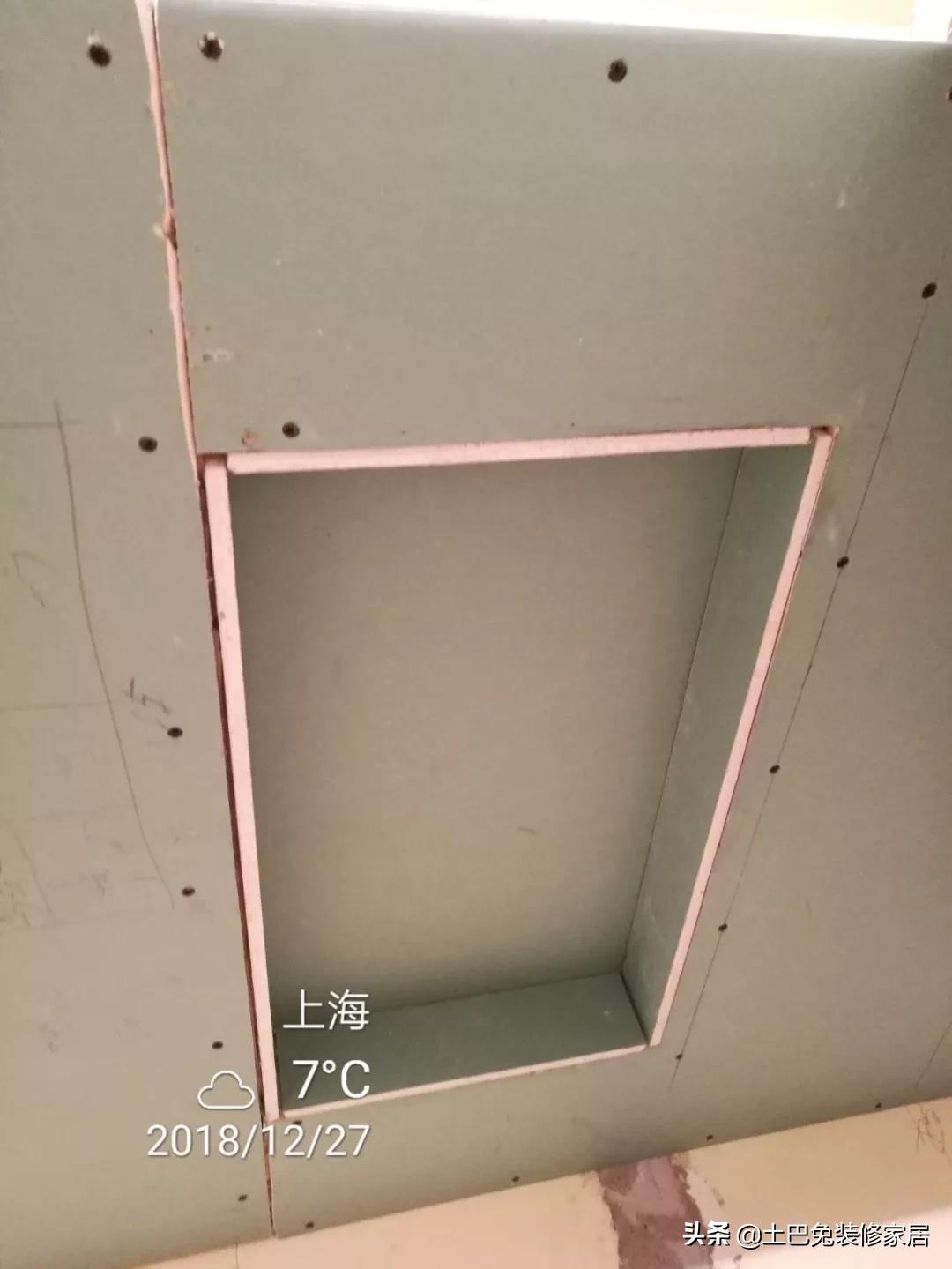 吊顶有一边没有做好,吊顶里边没做好