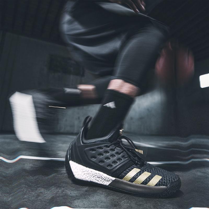 阿迪经典篮球鞋有哪些,阿迪篮球鞋偏小还是偏大