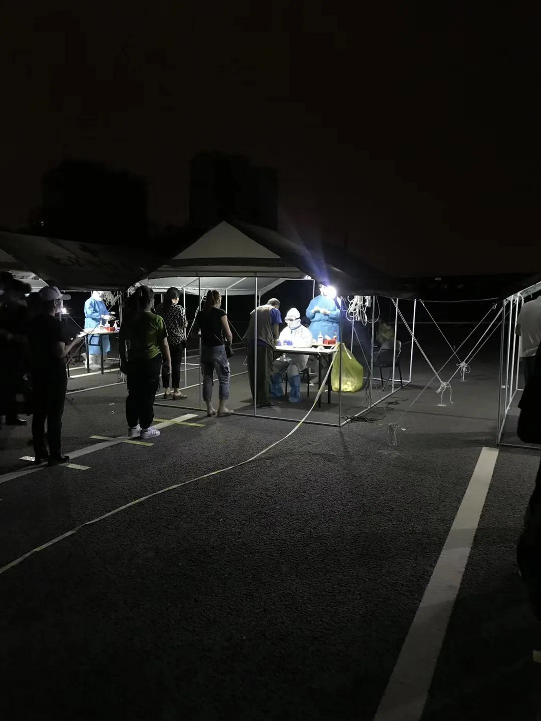 当核酸成为通行证：“各位亲朋好友，我是安全的，见面可放心”