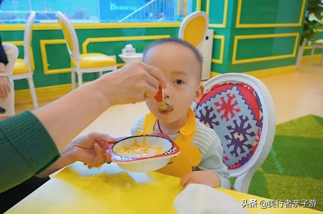 室内可戏水的儿童游泳馆,水中小超人