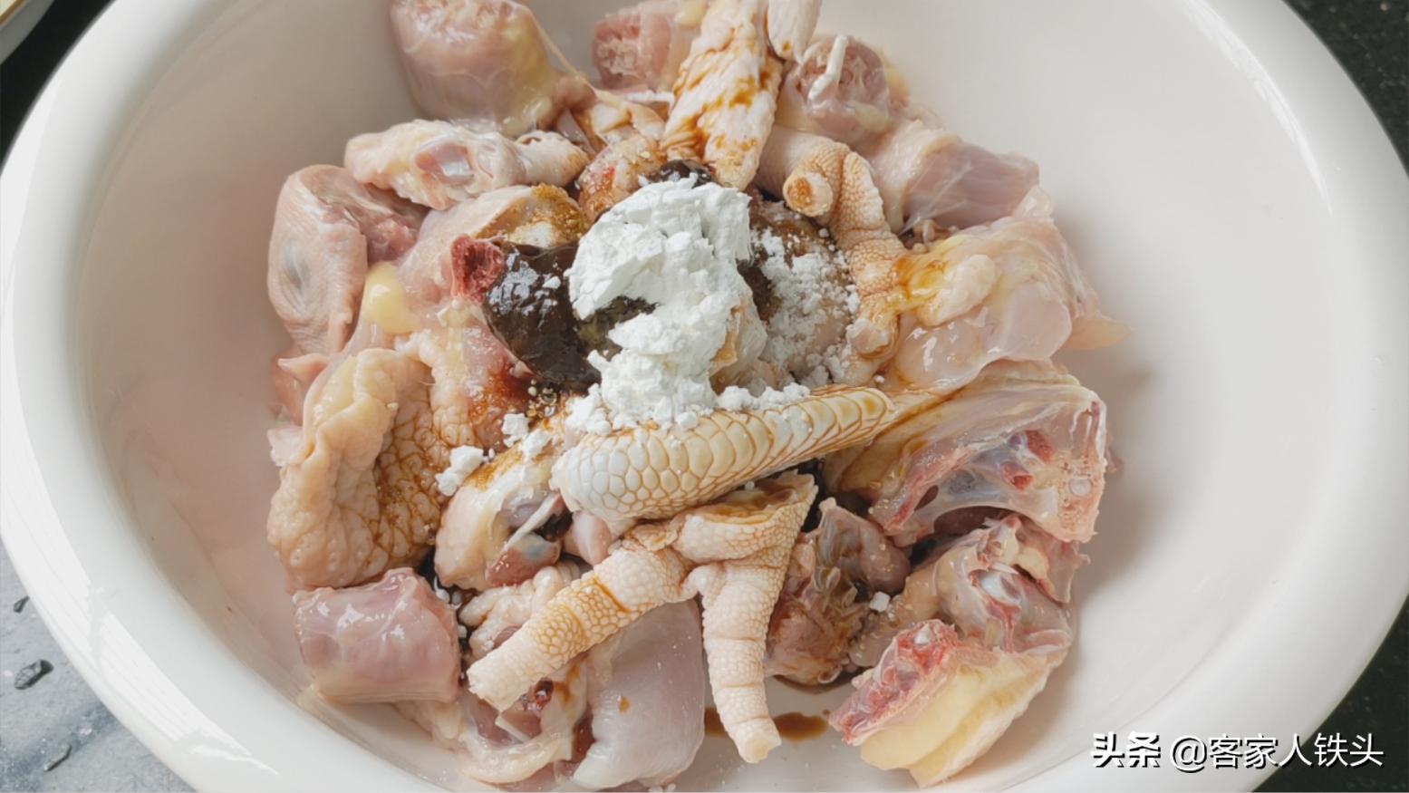 鲍鱼怎样做吃好?加半只鸡教你广式吃法,营养好吃,一锅汁都吃光
