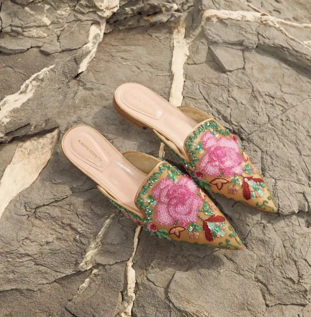 天气也太太太热了，这里有18双仙女拖让你美得不接地气！