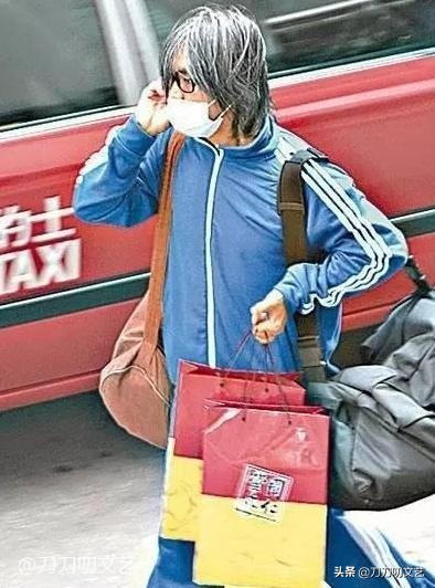 周星驰冲镜头飞吻画面,周星驰飞吻片段