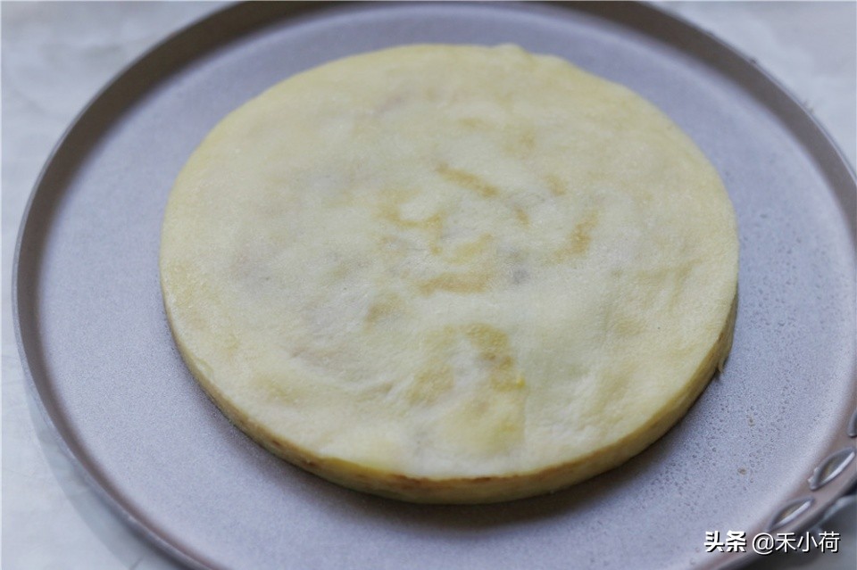 婆婆买一箱芒果吃不完,做成蛋糕香甜细腻,女儿一口气吃了3份