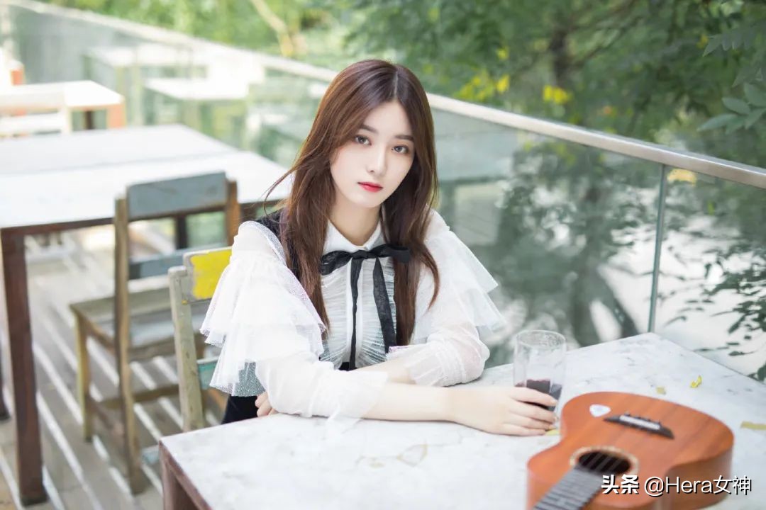 徐艺洋黄子韬最新一期,徐艺洋近日机场穿搭