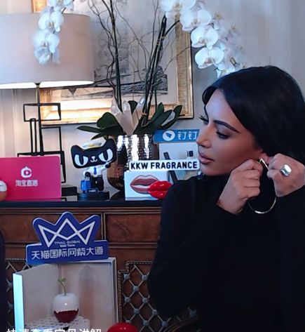 活久见：金大姐跑来给香水带货辣