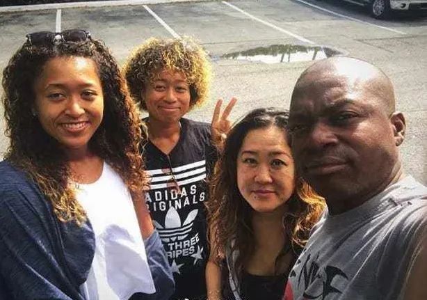 弃美入日,这位日本“黑人”姑娘,为什么能成为体坛圈钱女王?