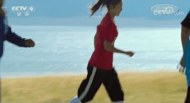 登上央视!超燃!*疆新**少女的足球梦被拍成纪录片