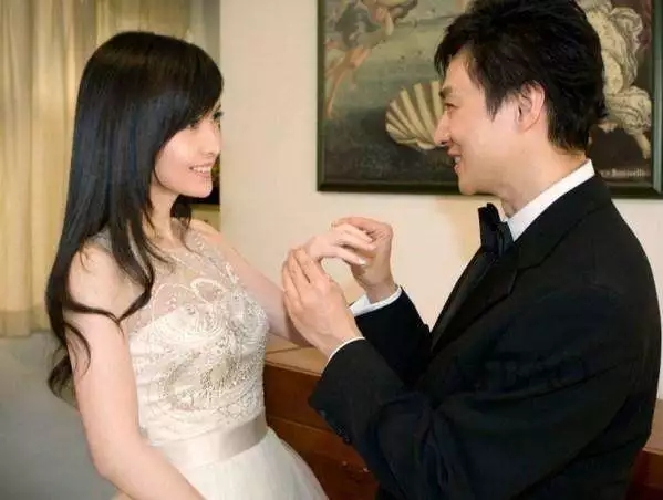 周慧敏发现老公出轨怎么办,周慧敏和陈冠希有关系吗