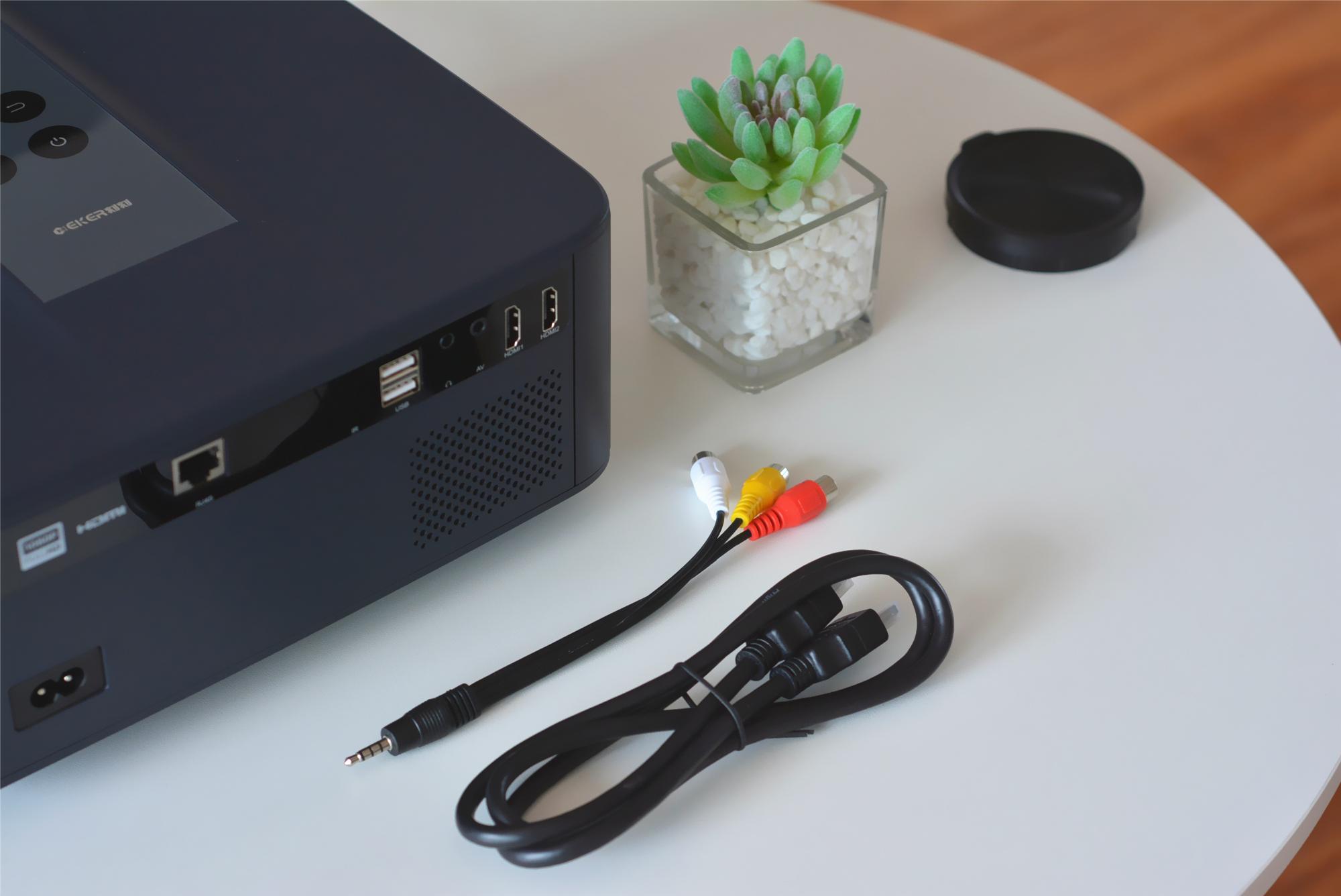 国产推出“新款LED投影”：900ANSI够不够用？白天开窗实测