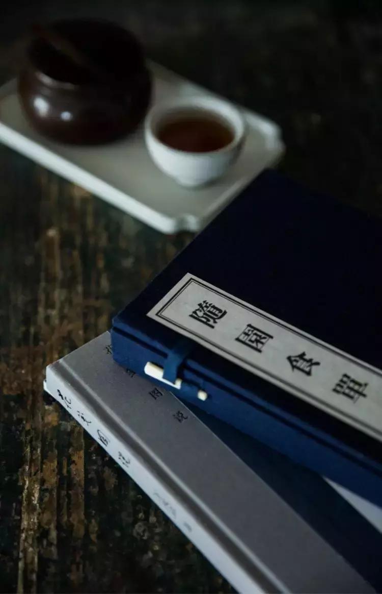 一日慎独则心安日日精进,日日精进人生