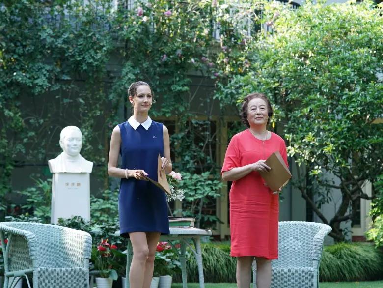 龚雪60多岁状态,68岁龚雪80岁达式常近照曝光