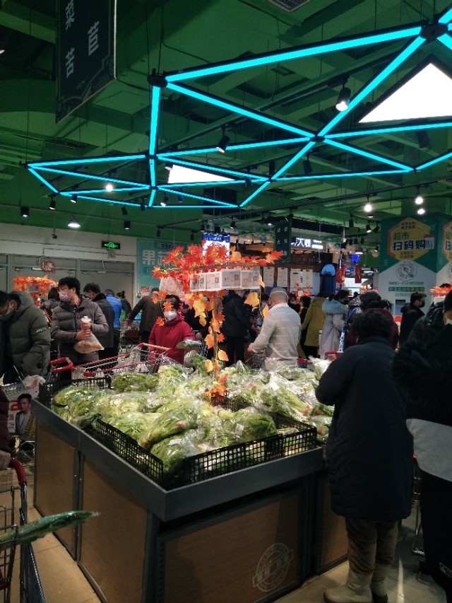 2月23号长春欧亚卖场的掠影，完全的智能检测系统，测体温不停步