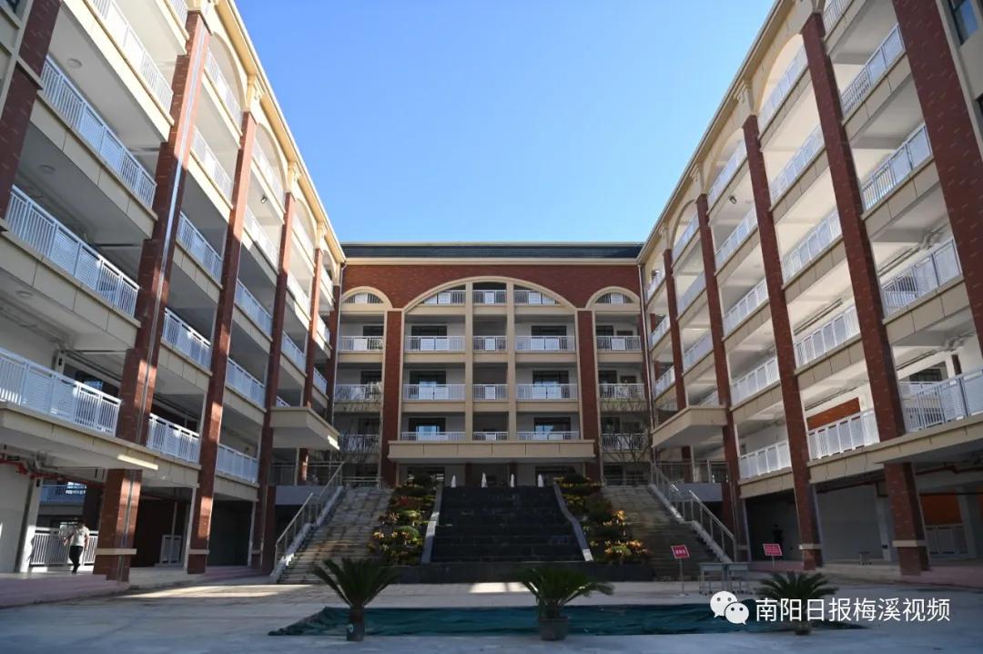 “启航十四五实干开新局”高端访谈④建设全省教育中心办好人民满意教育——南阳市副市长阿颖访谈录