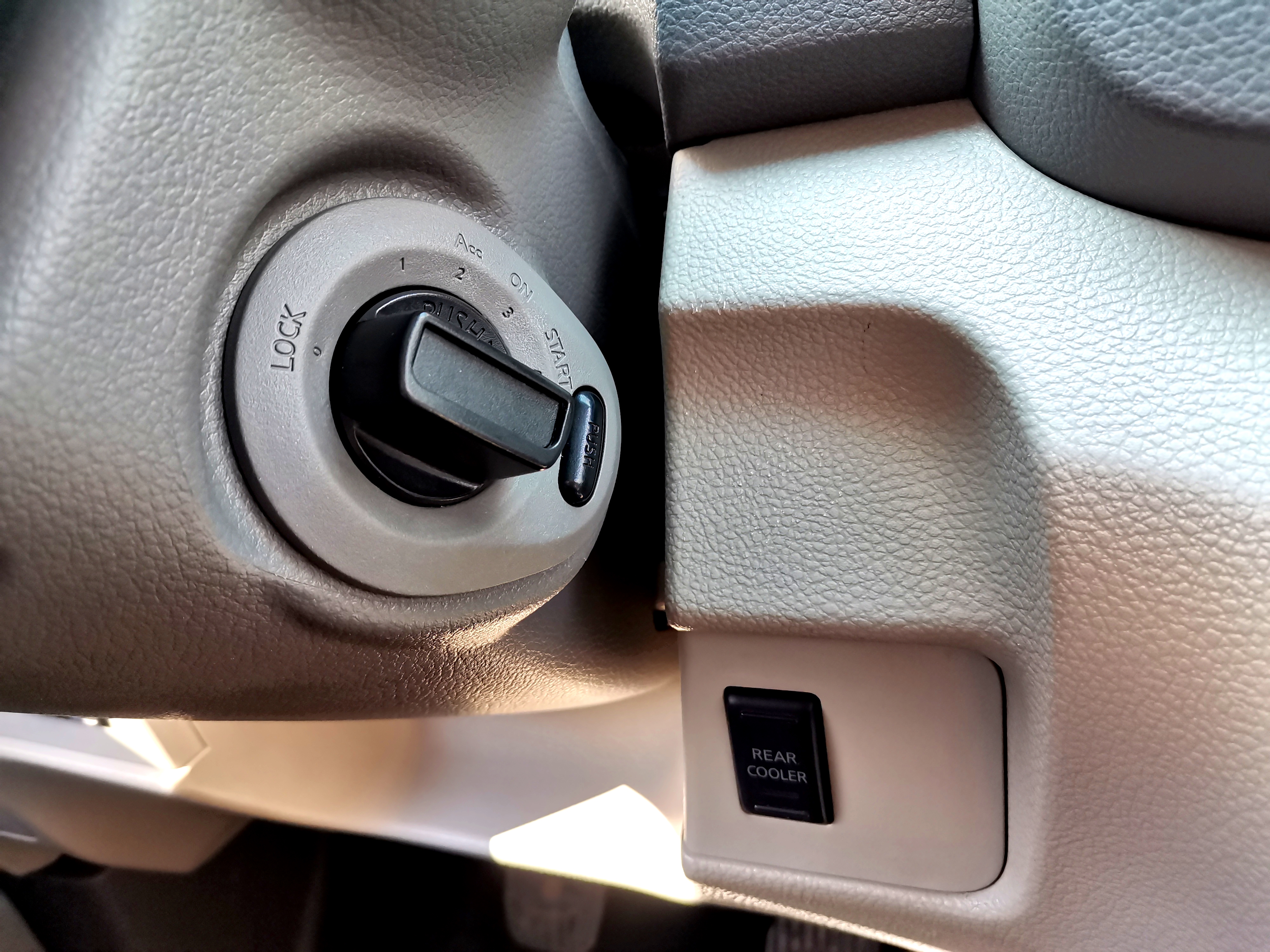 2017郑州日产nv200多少钱手动,深圳郑州日产nv200最新款