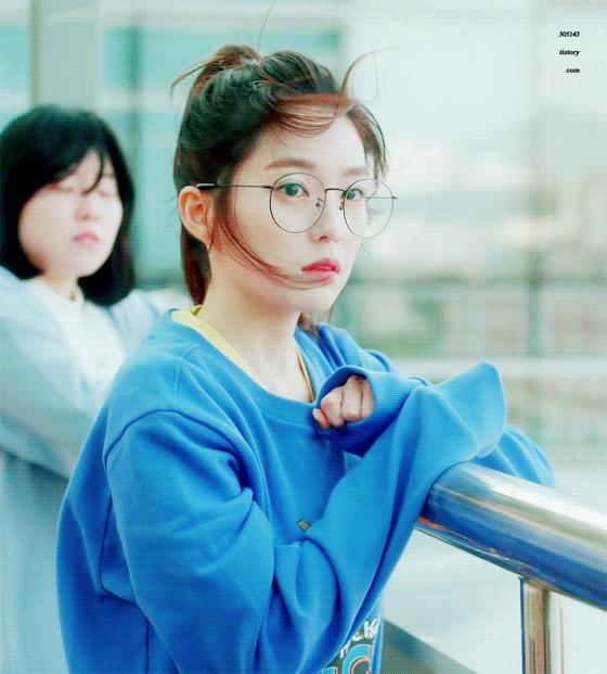 戴眼镜的女生美吗,戴眼镜女生为啥受欢迎