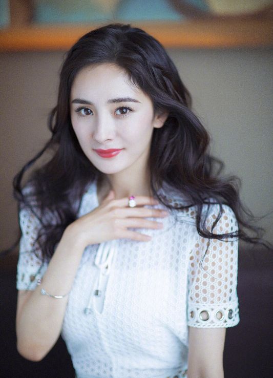 杨幂被爆整容过度?疑似被故意诋毁