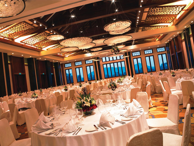 三亚希尔顿酒店多少钱一晚,三亚六月适合旅游度假吗