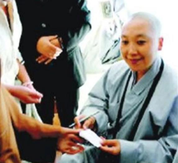 李娜经历了哪些事,李娜的整个人生过程