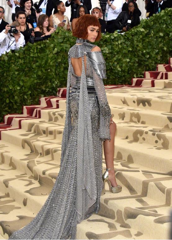 无论她是不是迪士尼的小公主，她的衣柜真是让人羡慕，太时髦了