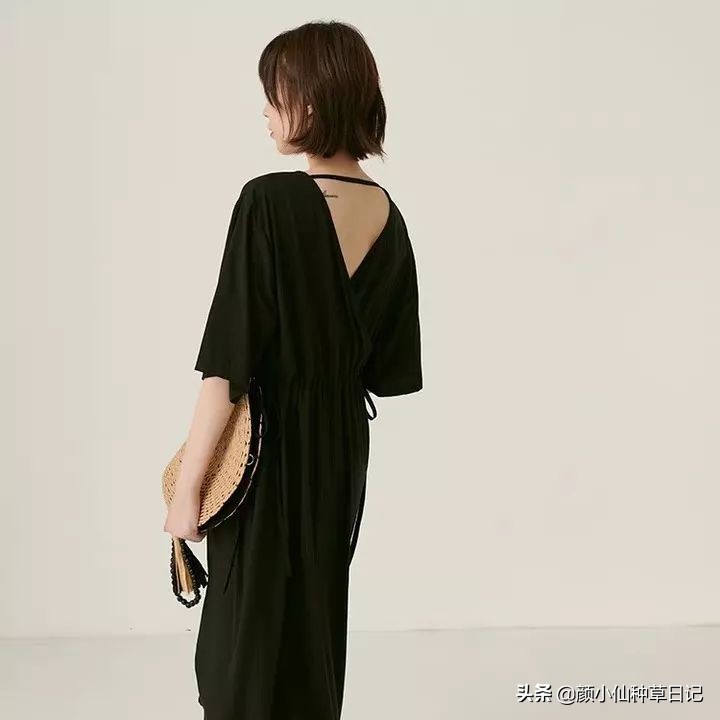 柳岩露出香肩,柳岩露锁骨