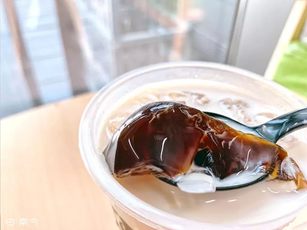 喝了这杯奶茶甜到入心入肺,喝了一杯奶茶享受生活