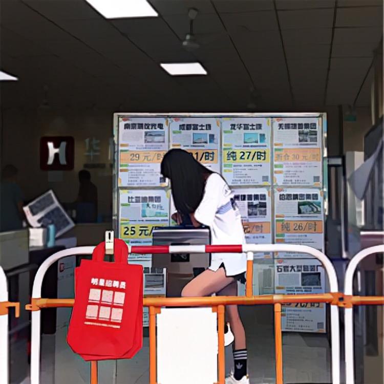 千万富翁、保安、三和大神……彩票店里的人间底色与暴富梦想