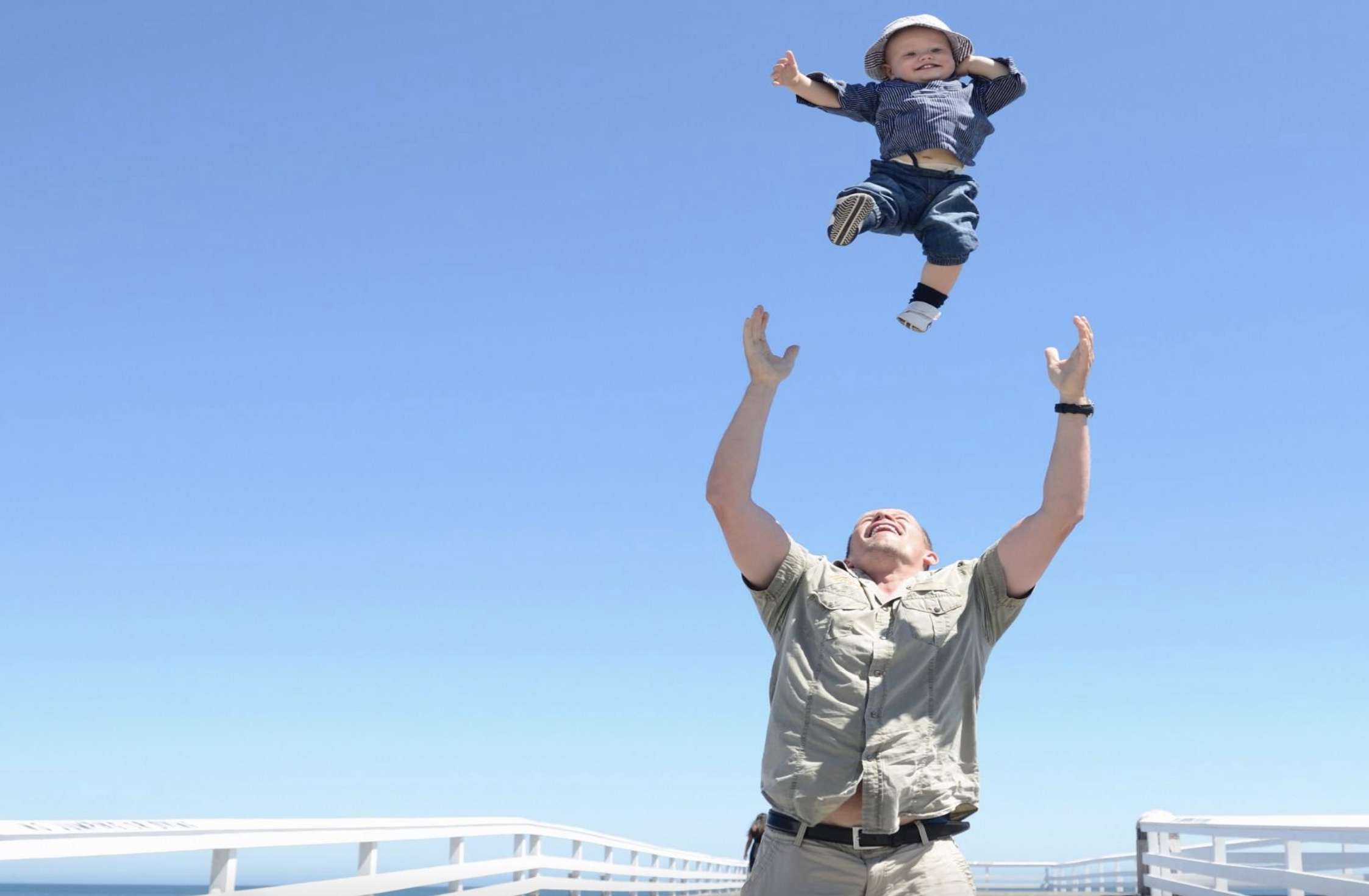 宝宝误拿502胶水滴眼睛,两岁宝宝误拿502胶水滴眼睛